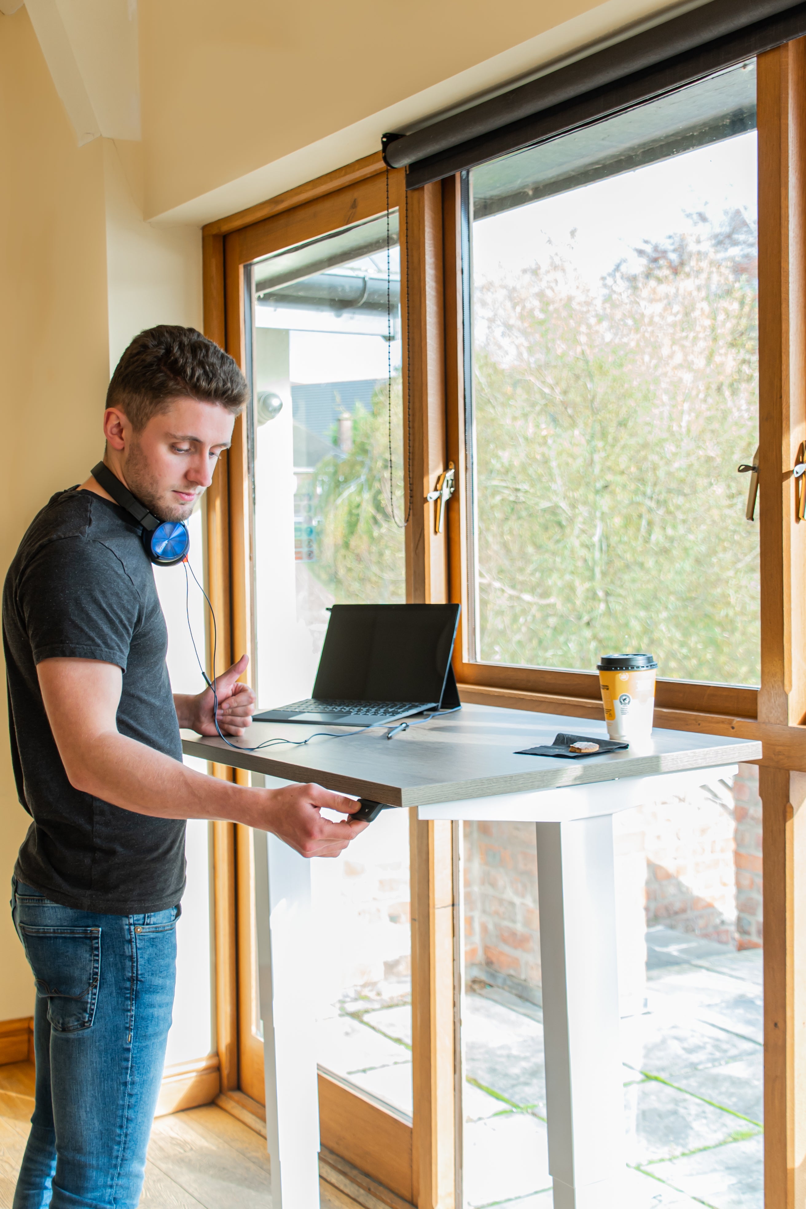Advance Mini Height-Adjustable Desk